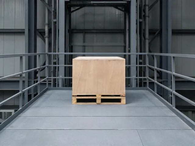 Mezzanine goods lift landing